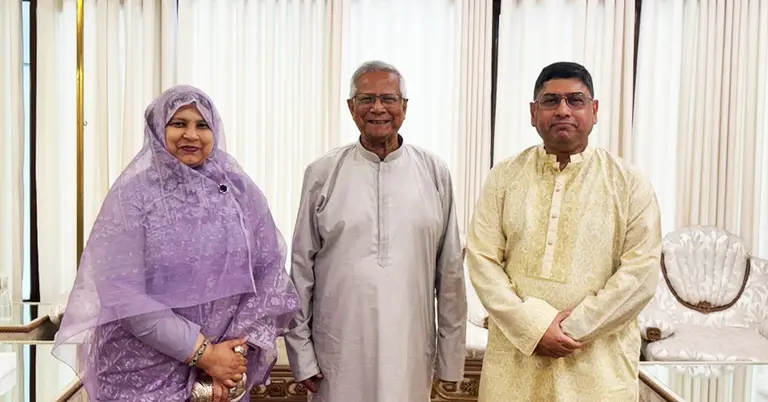 প্রধান উপদেষ্টার সঙ্গে সস্ত্রীক সাক্ষাৎ করেছেন সেনাপ্রধান